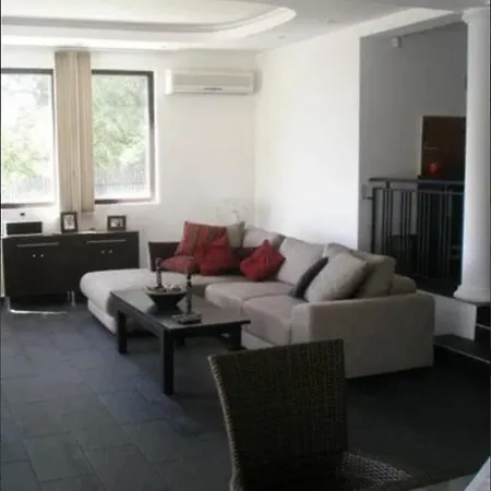 Kalimantsi Villa *