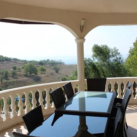 Kalimantsi Villa *