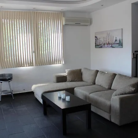 Villa Kalimantsi Warna